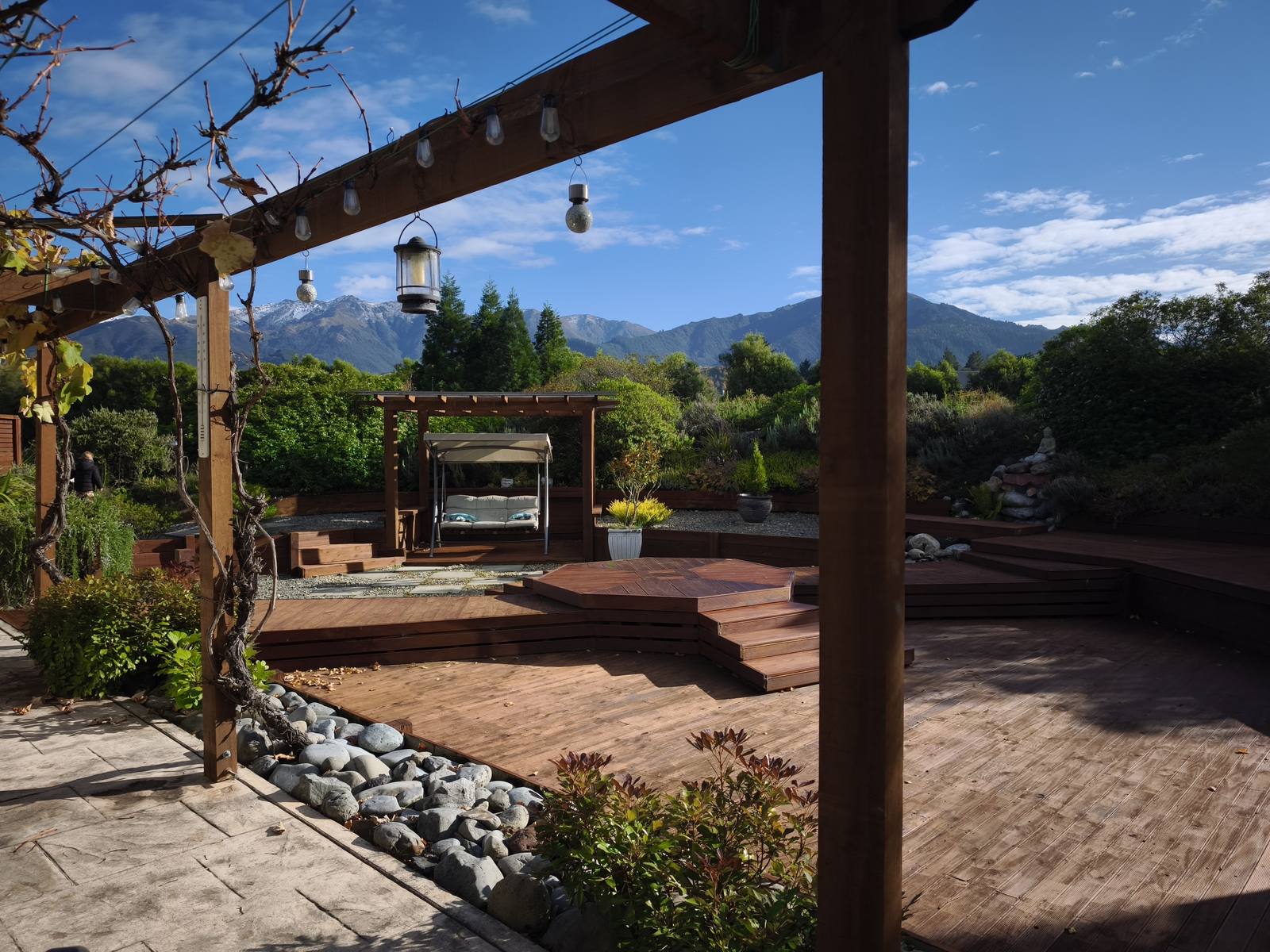 Vibrant Living mountain views